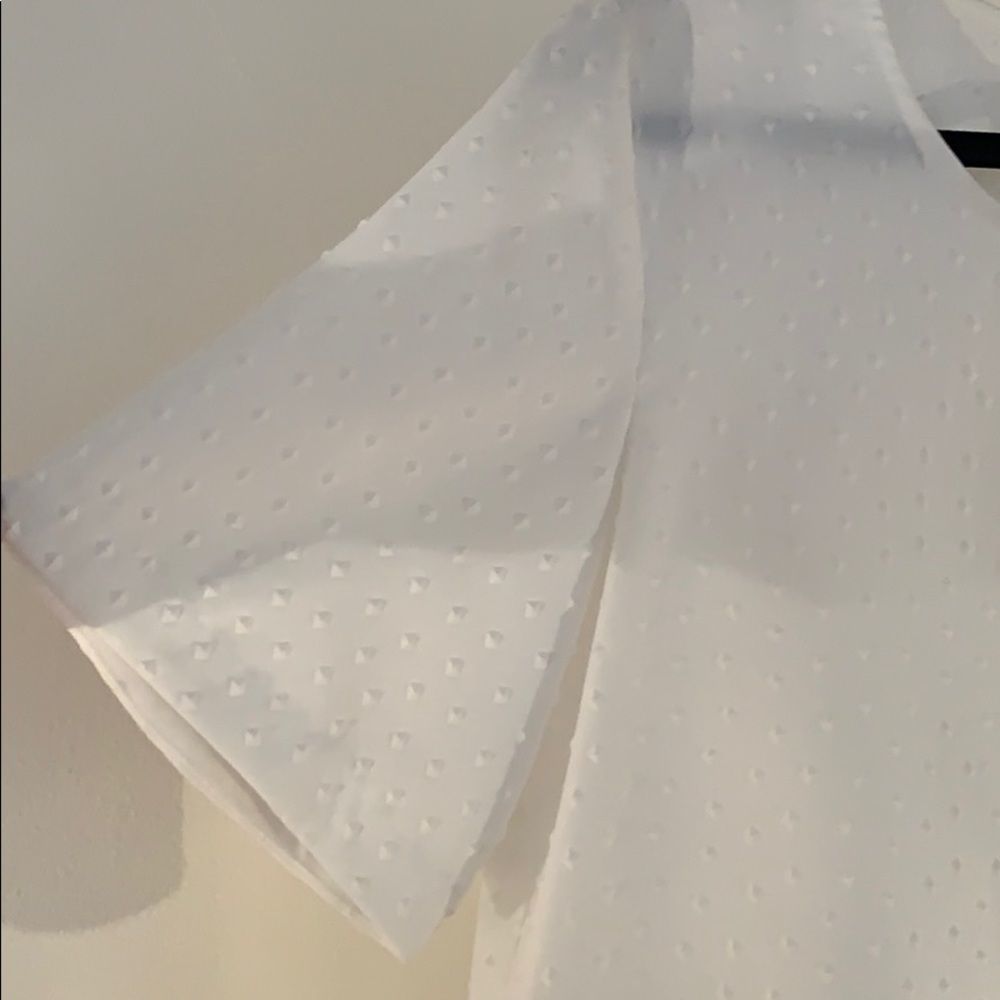 White Crop Top With Textured Pattern - image 2